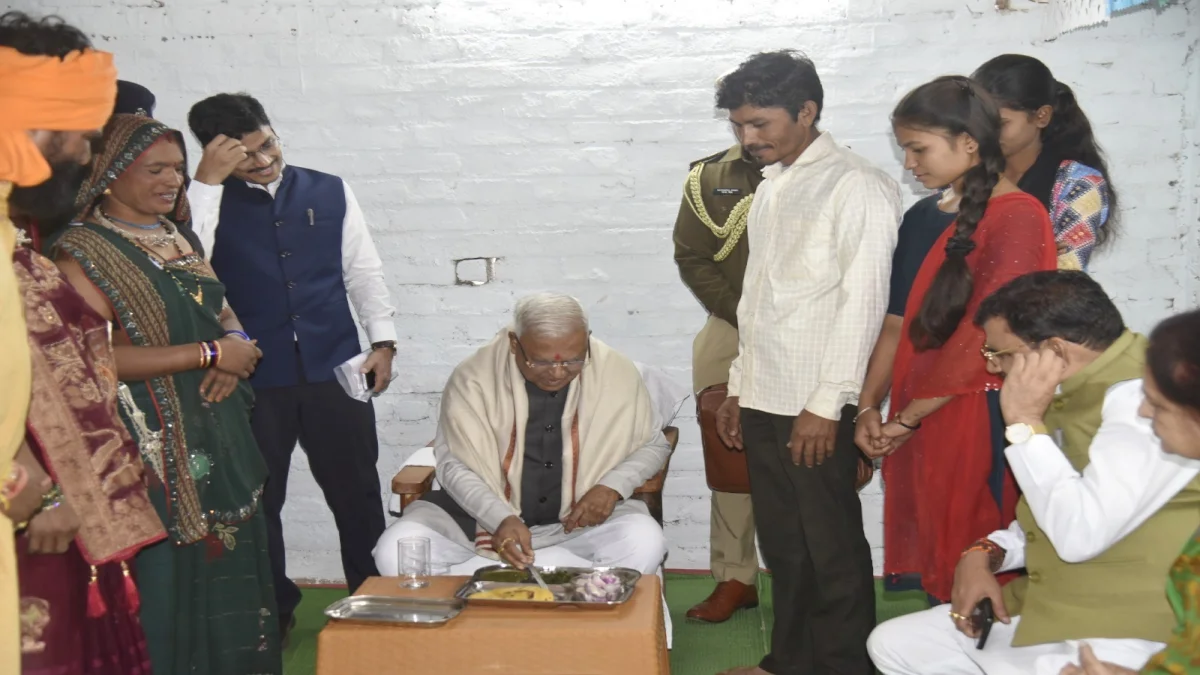 Mangubhai Patel PM Awas Yojana beneficiary home visit in Burhanpur