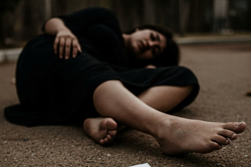 मऊगंज: देवर की हरकतों से तंग भाभी ने की आत्महत्या, पैरों पर लिखा सुसाइड नोट